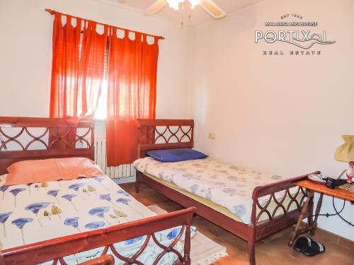 Casa de pueblo con muchas posibilidades en 1 línea de mar