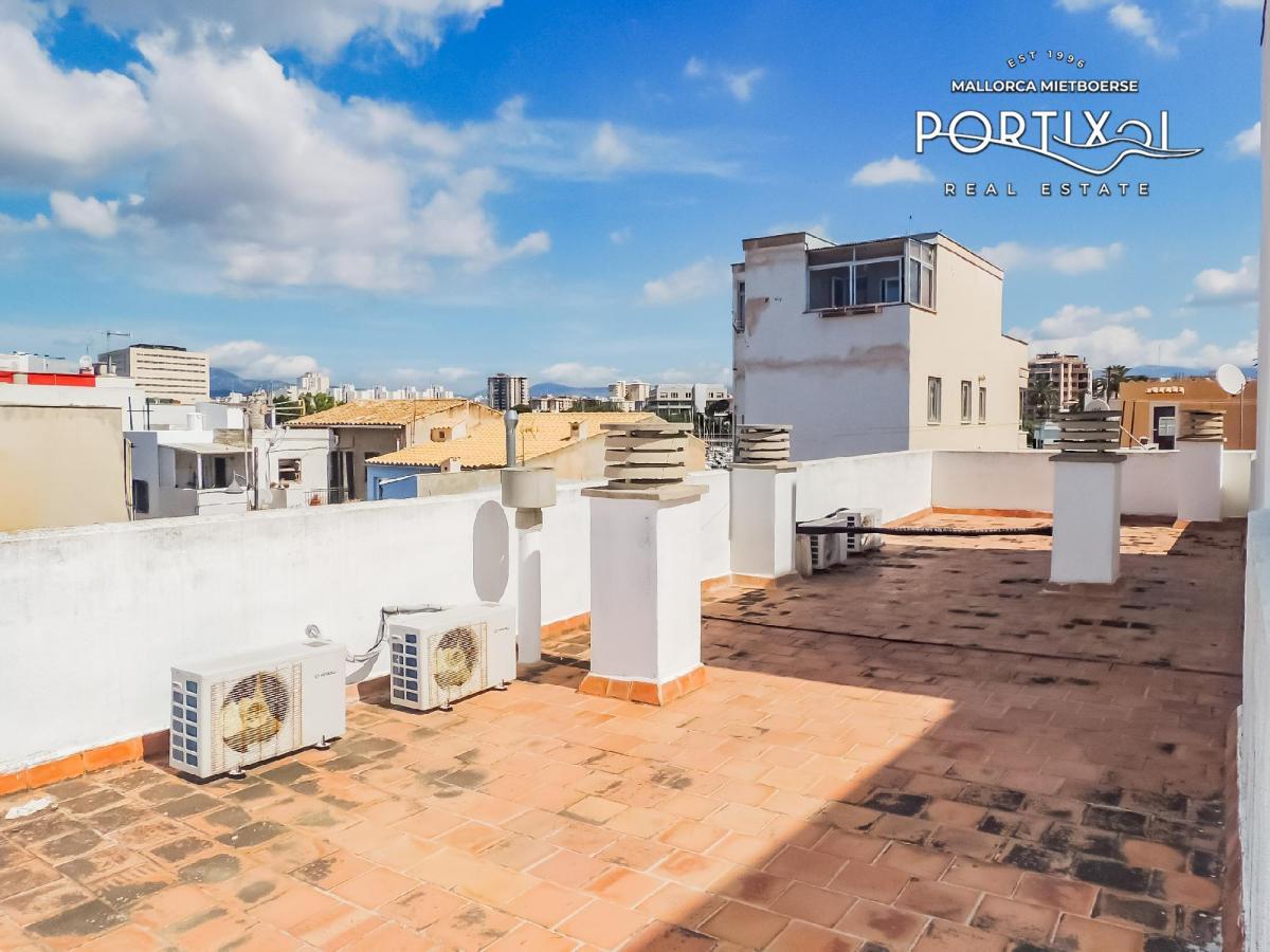 Casa de pueblo con muchas posibilidades en 1 línea de mar