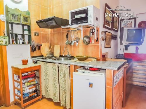 Casa de pueblo con muchas posibilidades en 1 línea de mar