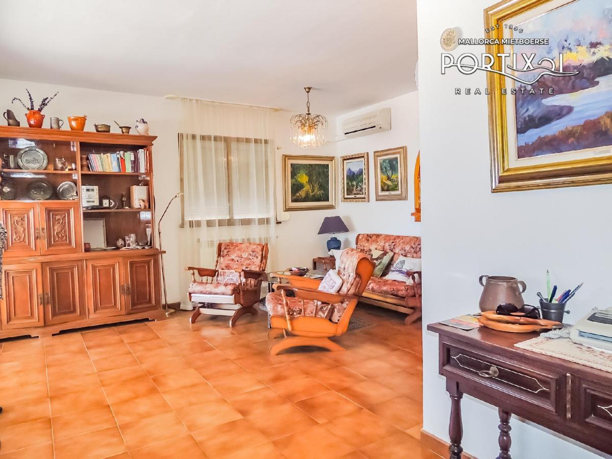 Casa de pueblo con muchas posibilidades en 1 línea de mar