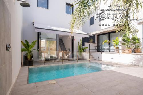 Casa adosada con ascensor en venta en el Molinar