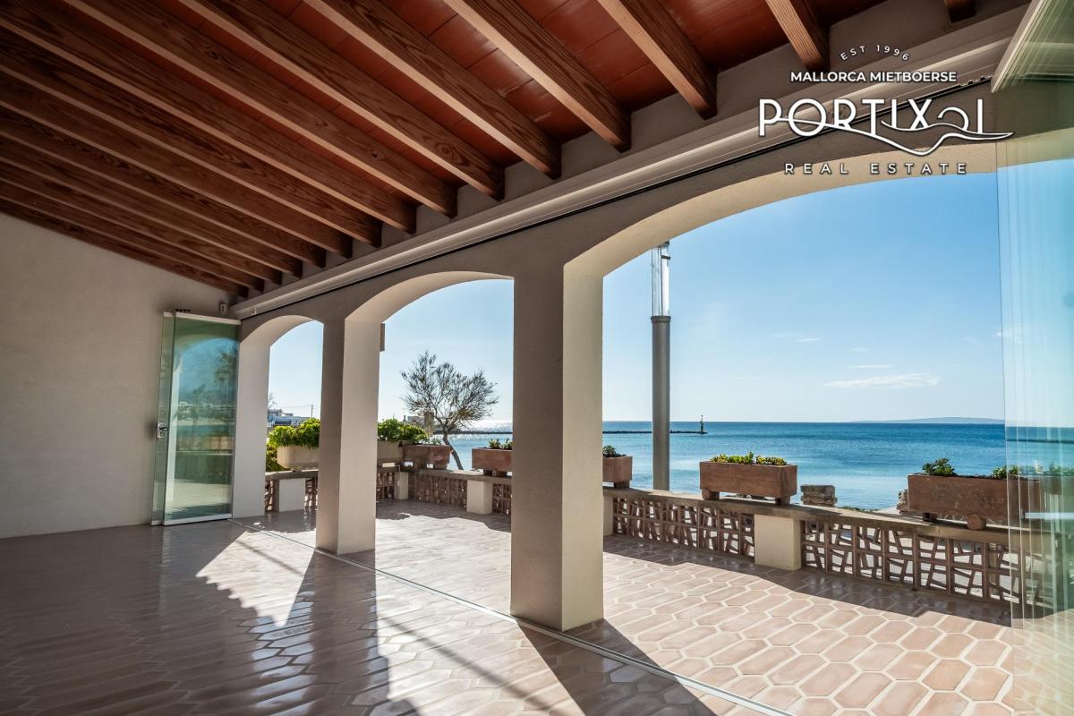 Chalet de ensueño en primera línea de mar en Ciudad Jardín