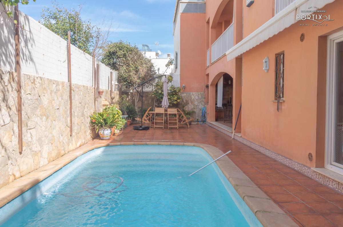 Amplio chalet adosado en venta en el Molinar