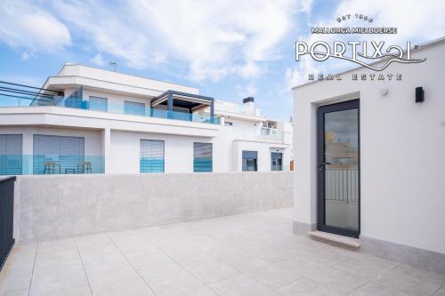 En venta casa adosada en Portixol