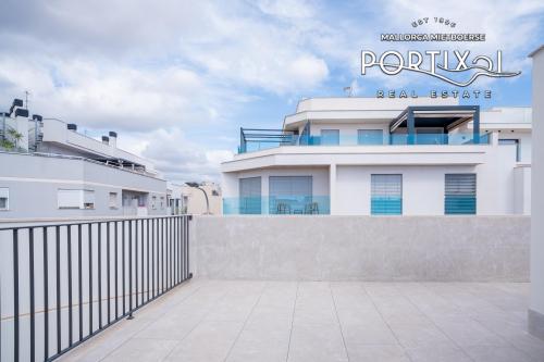 En venta casa adosada en Portixol